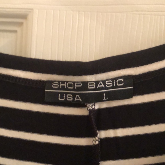 Shop Basic USA, large blouse with flowy-sleeves - Picture 3 of 3
